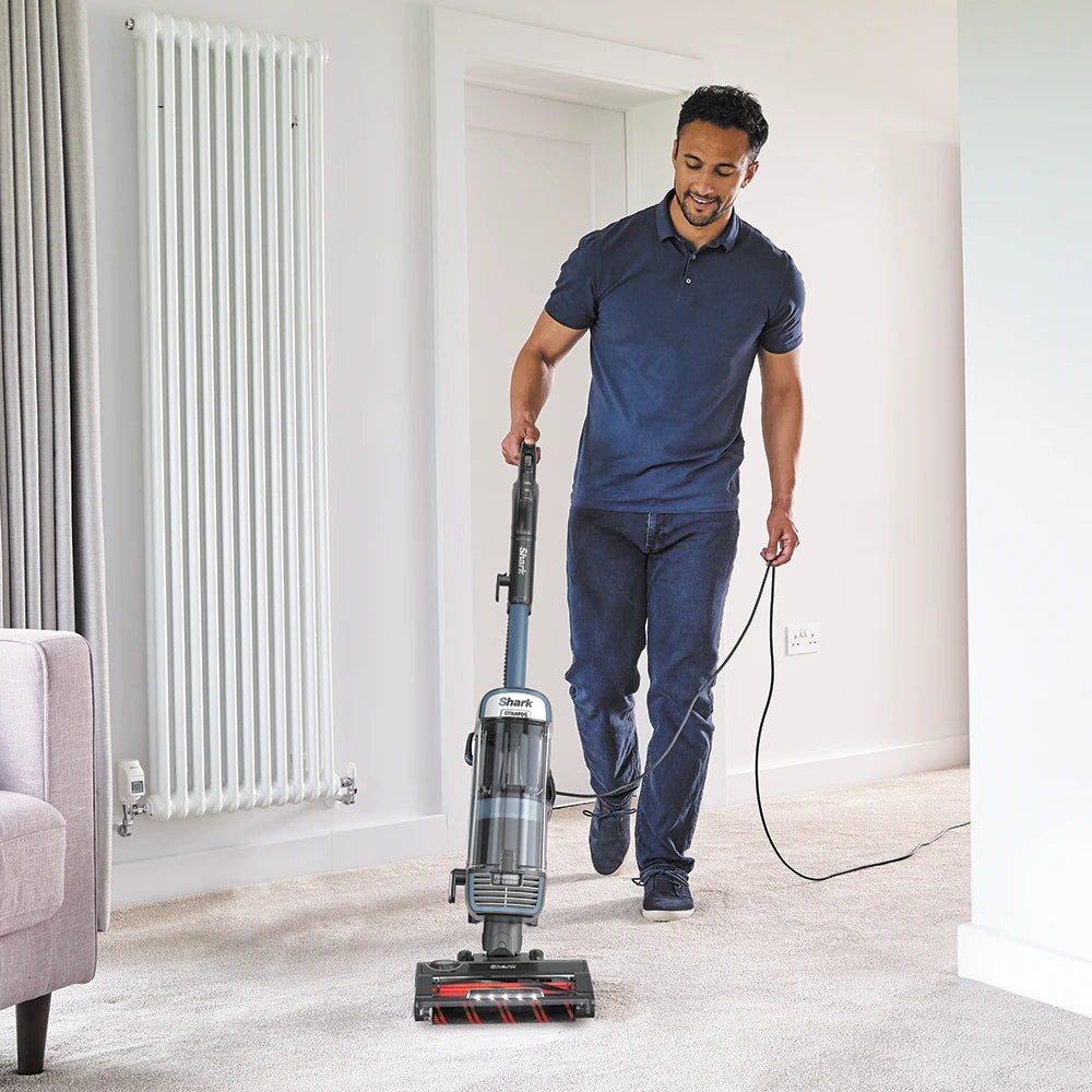 Shark Stratos XL Pet Pro avec technologie Lift-Away et neutralisateur d'odeurs